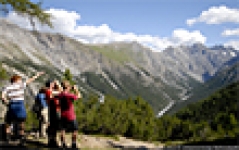 bf_imagejeunes-au-sommet-photo-copyright-hans-lozza.jpg